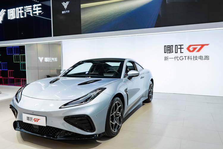 重庆259哪吒汽车在智能汽车领域的表现，领途汽车在新能源汽车市场中的影响力